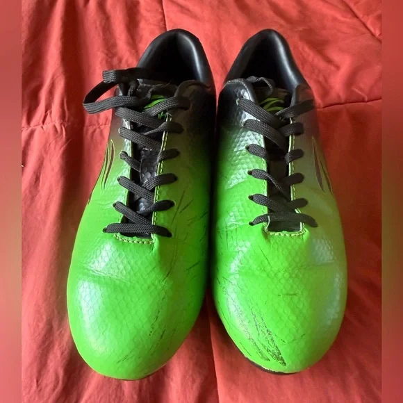 Big Kids’ Wide Traxx Soccer Cleats - Youth Size 6EE - Picture 11 of 11